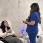IV Elements nurse educating the client about BR+NAD.